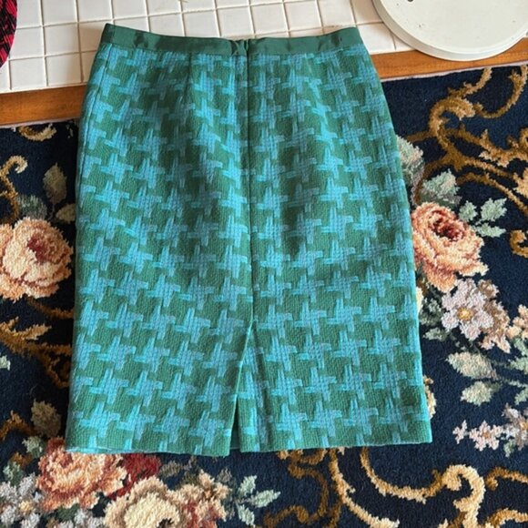 Boden wool blend pencil skirt. Worn about five times.‎ Retail 139 - Picture 5 of 6